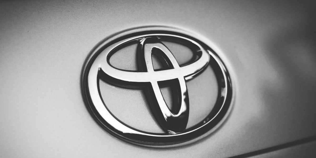 Expert Advice Awaits: Navigating Toyota Dealers in West Delhi for a Confident Purchase