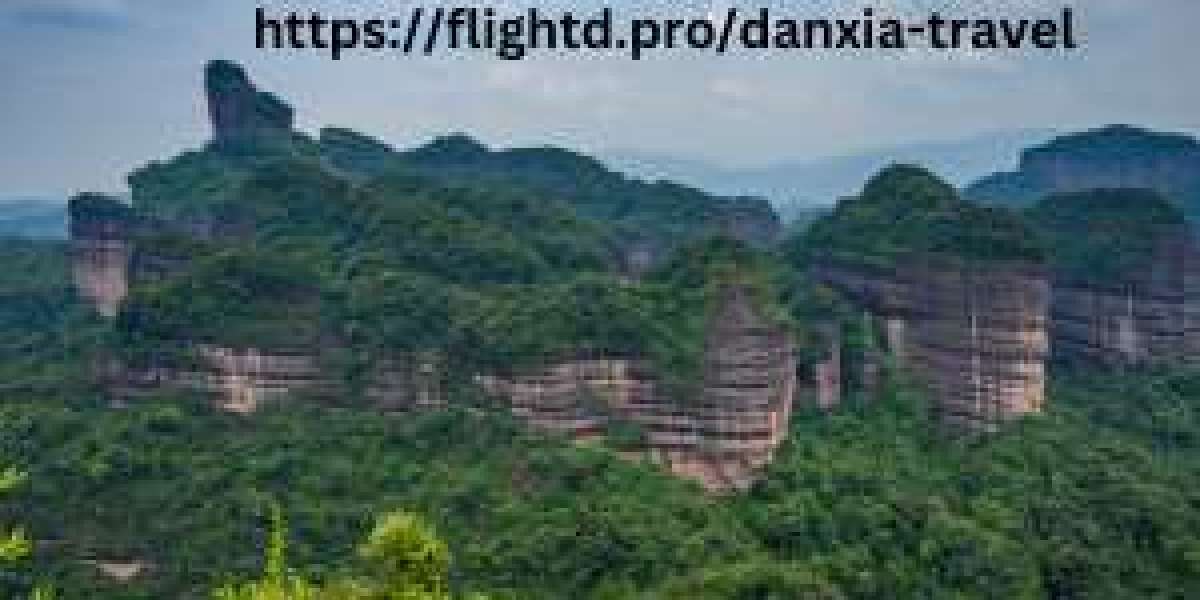 When's the best time of year to experience Danxia – travel for fewer tourists and clearer views?