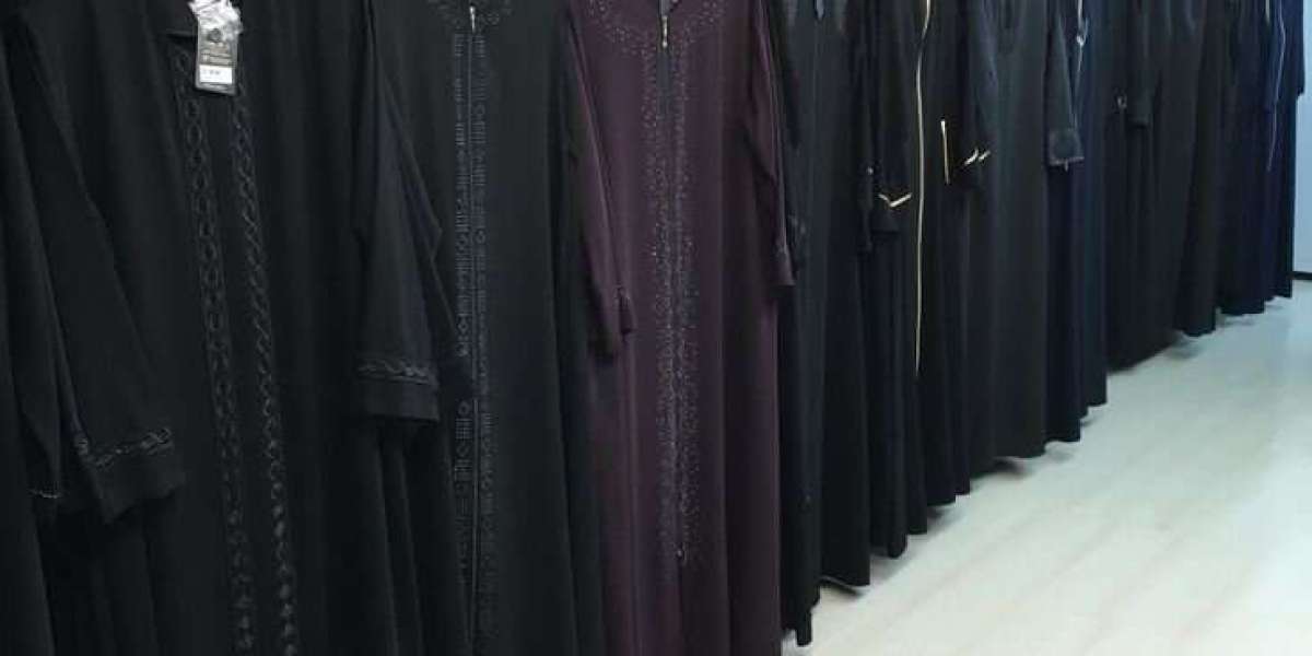 Discover the Elegance of Emirati Abayas: A Deep Dive into Abaya Trends in Dubai and Abu Dhabi