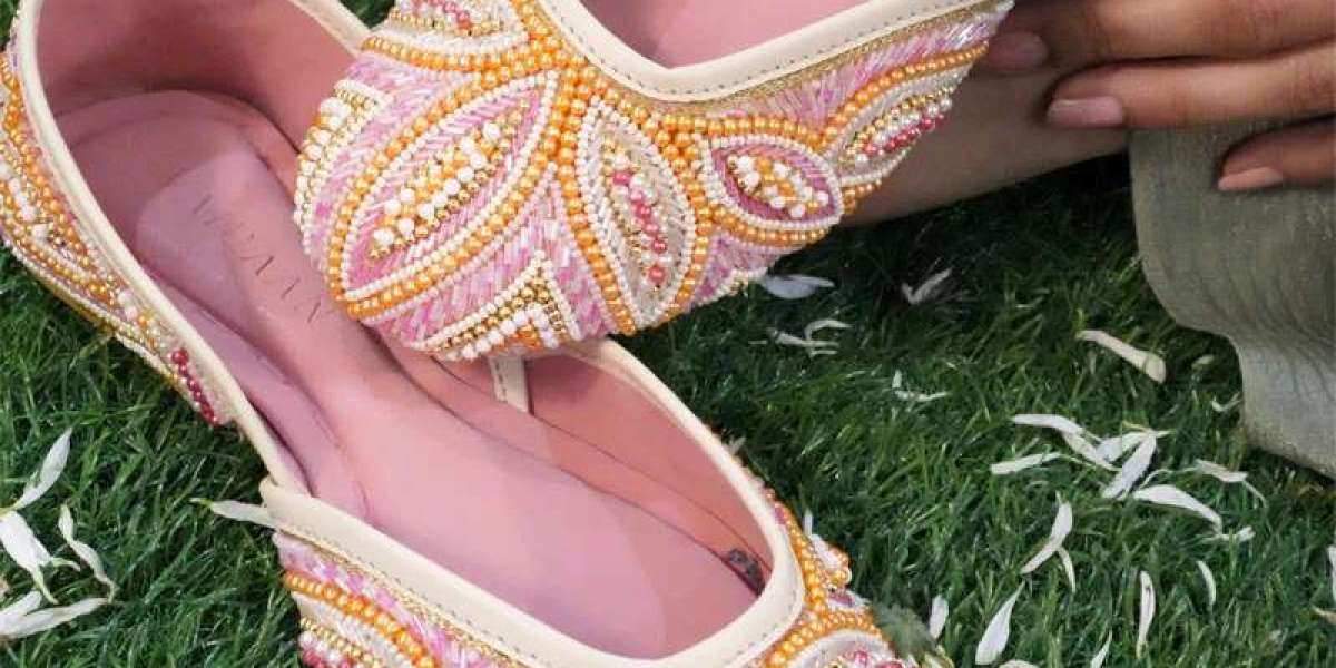 Top 10 Trendy Sliders Every Woman Should Own