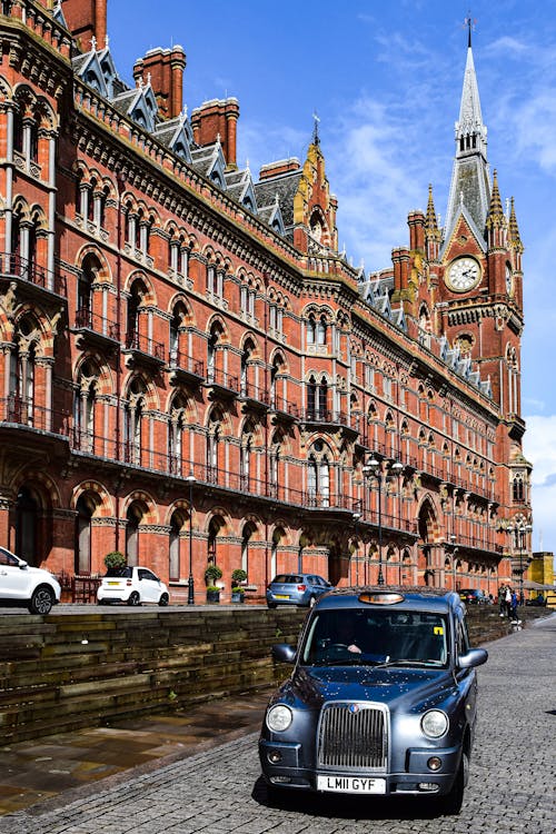 Safe Taxi From Heathrow Airport to Gatwick Airport for £62
