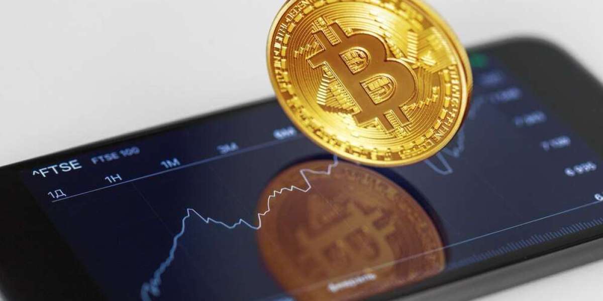 What Are the Best Strategies for Minimizing Risks in Crypto Investment Funds?