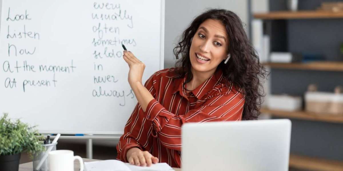 Teaching English Online: Income & Lifestyle Tips