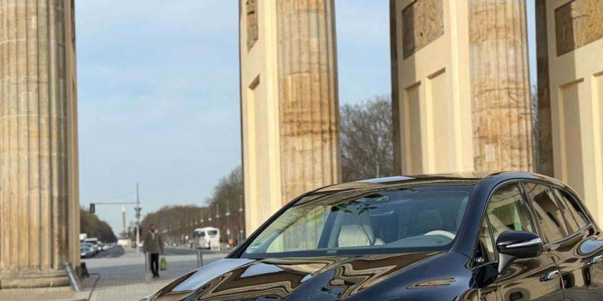 Explore Berlin with Sightseeing Bus Tours: Uncover Iconic Landmarks