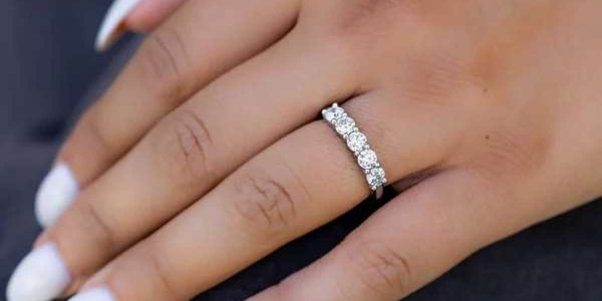 Smart Ways to Find Budget-Friendly Diamond Rings Without Compromise