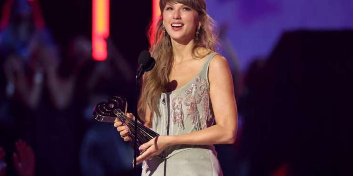 Taylor Swift iHeartRadio Awards: 7 Wins, New Records