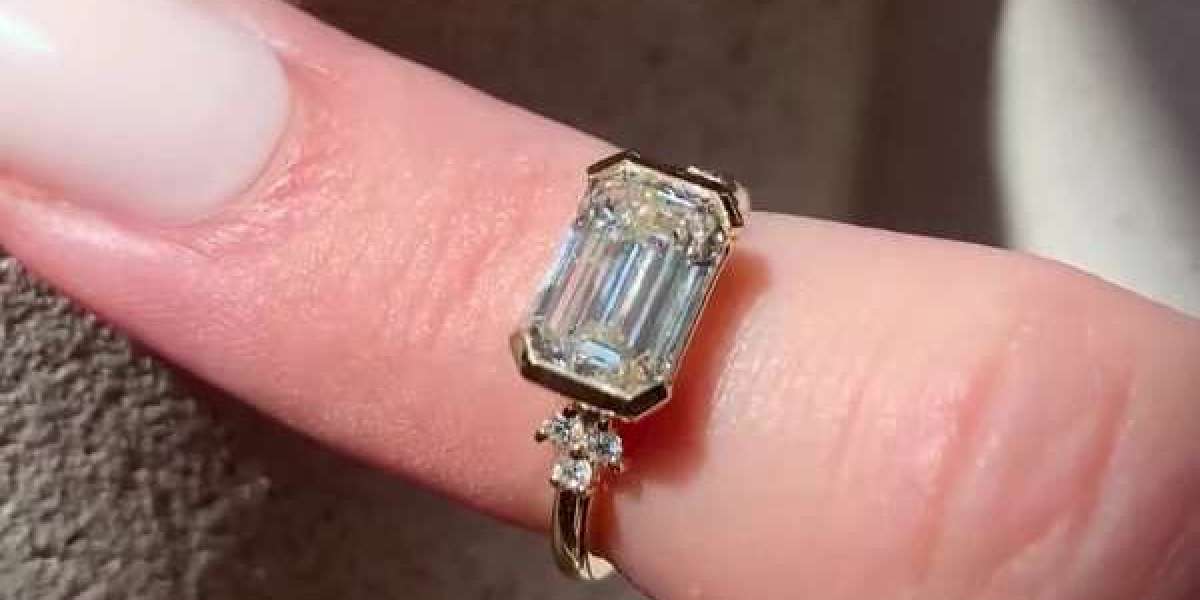 East West Engagement Rings: A Detailed Guide to Style, Setting, and Selection