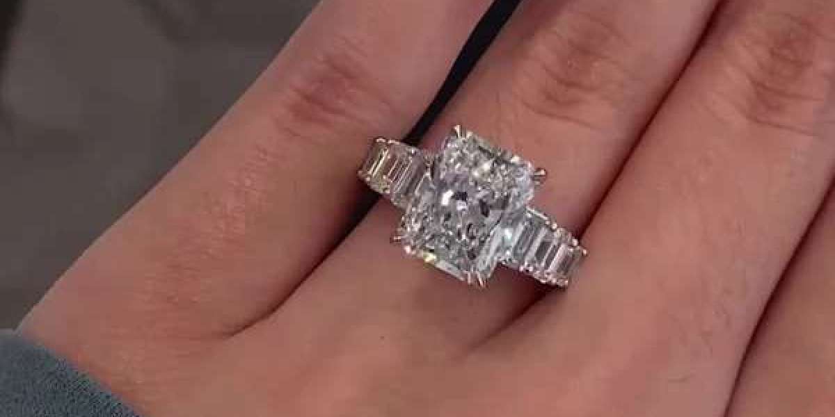 Lab Grown Diamonds Engagement Rings: A Complete Guide to Beauty, Value & Sustainability