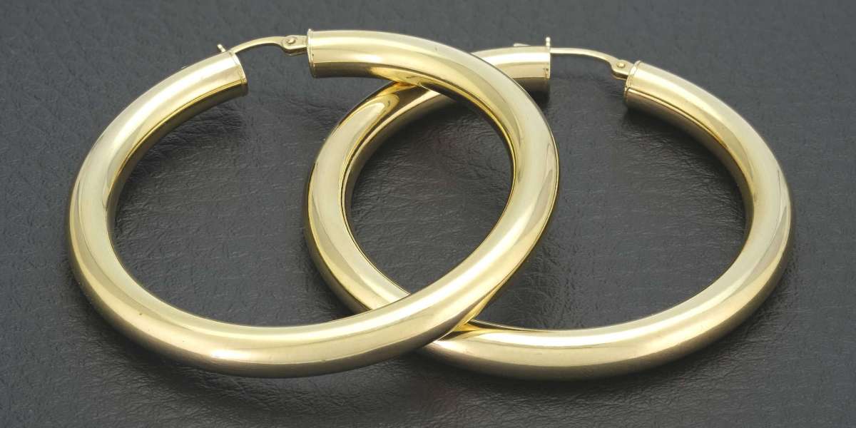 Gold Hoop Earrings: The Perfect Blend of Classic and Modern Fashion
