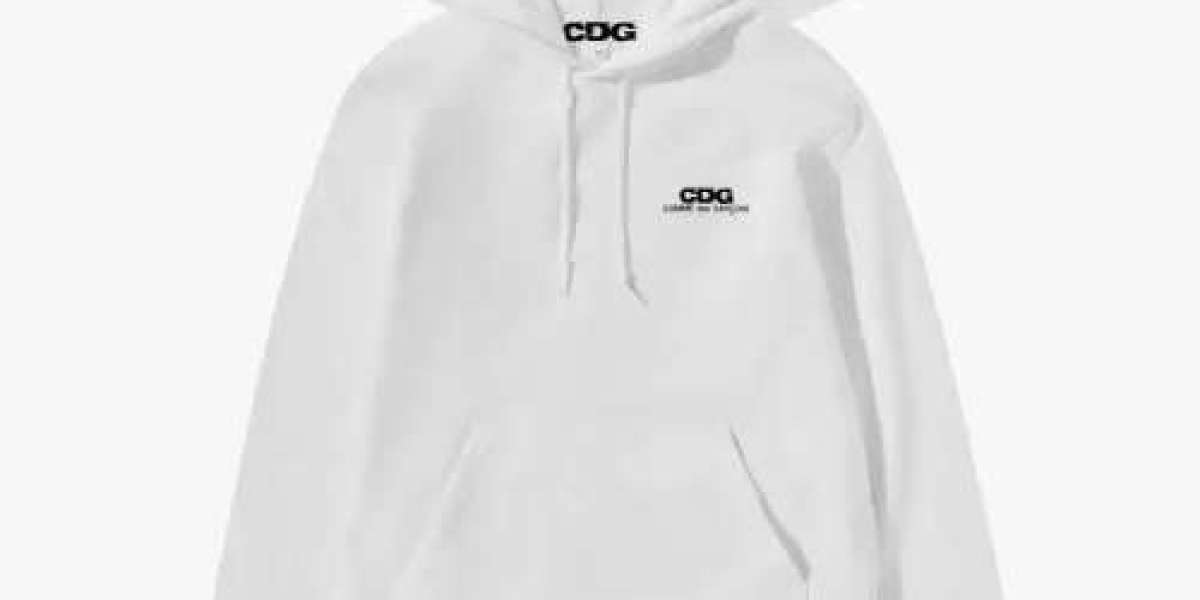 Commes des Garçons Hoodie Outfit Tips