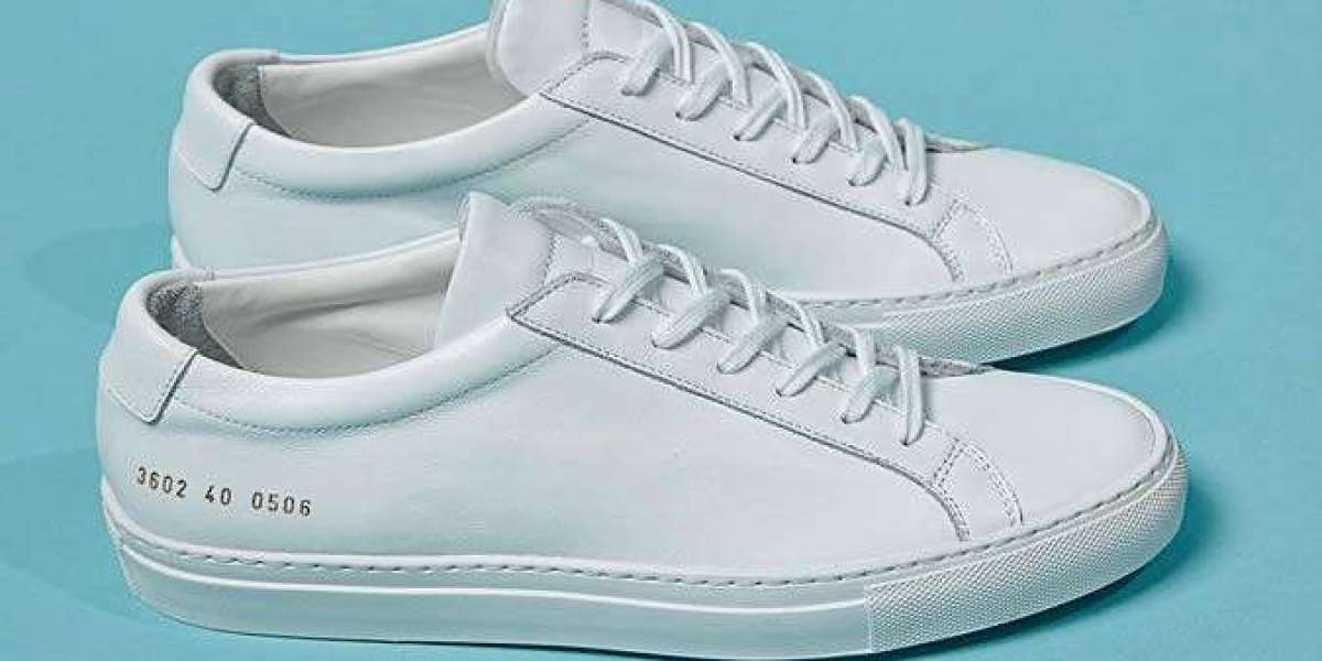 Common Projects Sneakers: A Clean Footwear Icon in Modern Style