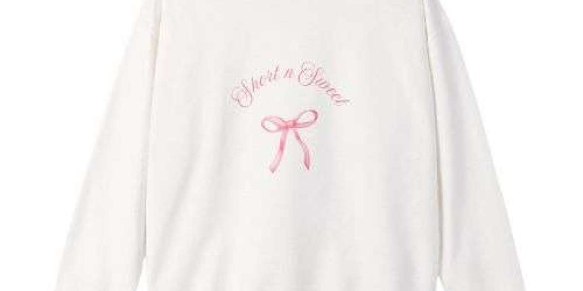 Sabrina Carpenter tour merch looks for casual outfits