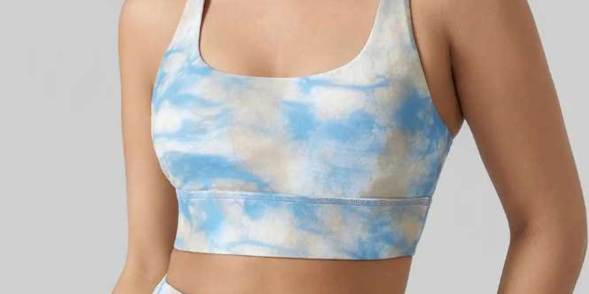 Lightweight Yoga Sets for Flexible Workouts and Everyday Wear
