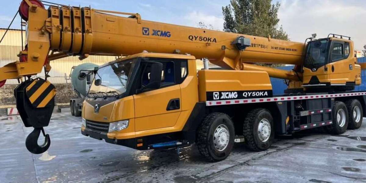 25 Ton Mobile Crane Rental Abu Dhabi: Reliable Lifting Equipment for Medium-Scale Projects