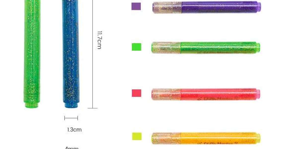 Porque é que as canetas de glitter corporal dourado estão em alta entre os criativos