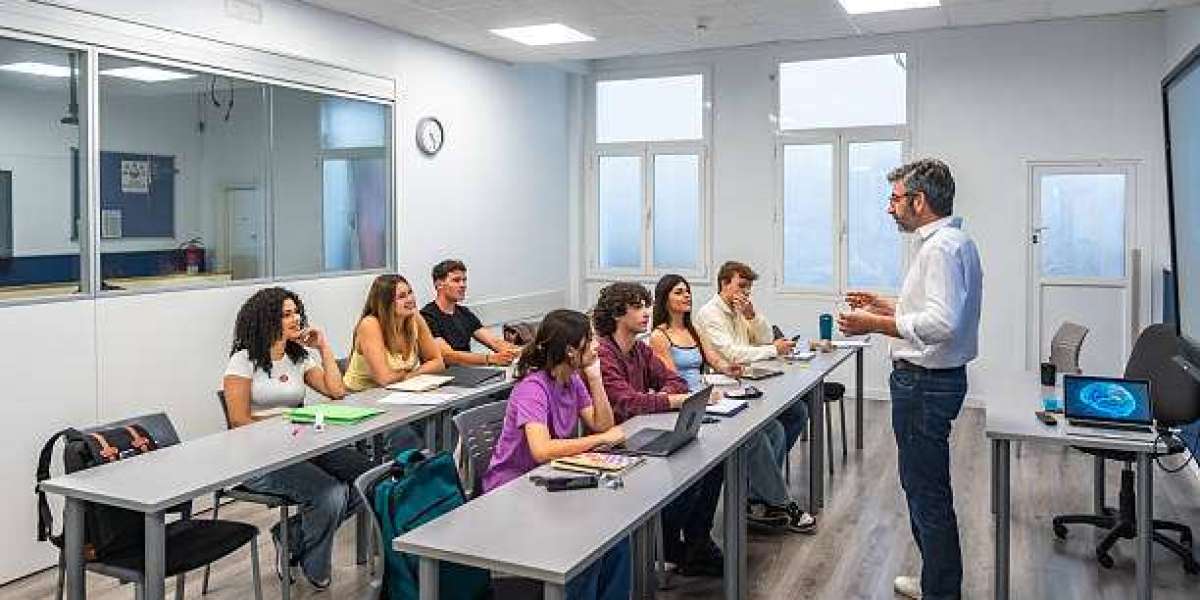 Expert Online CLAT Coaching in Delhi with Regular Tests and Doubt-Solving