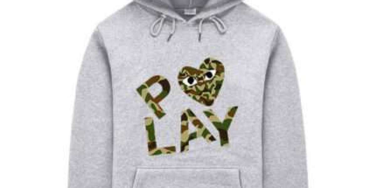 CDG Sleeve: Stylish Details for Modern Streetwear