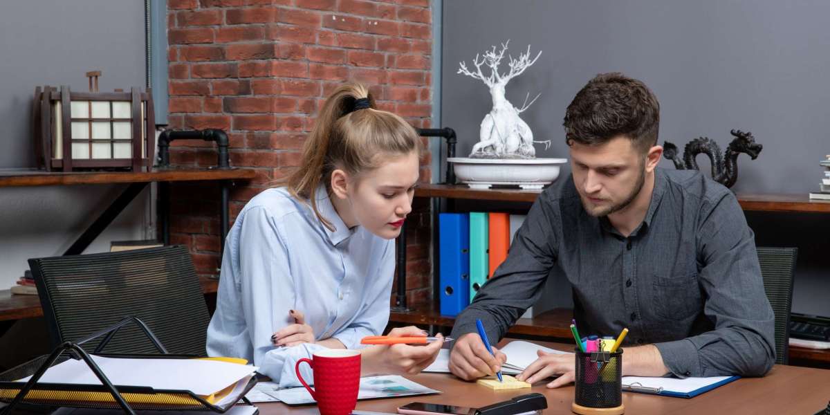 How R Studio Supports Students in Learning Data Analysis and Programming