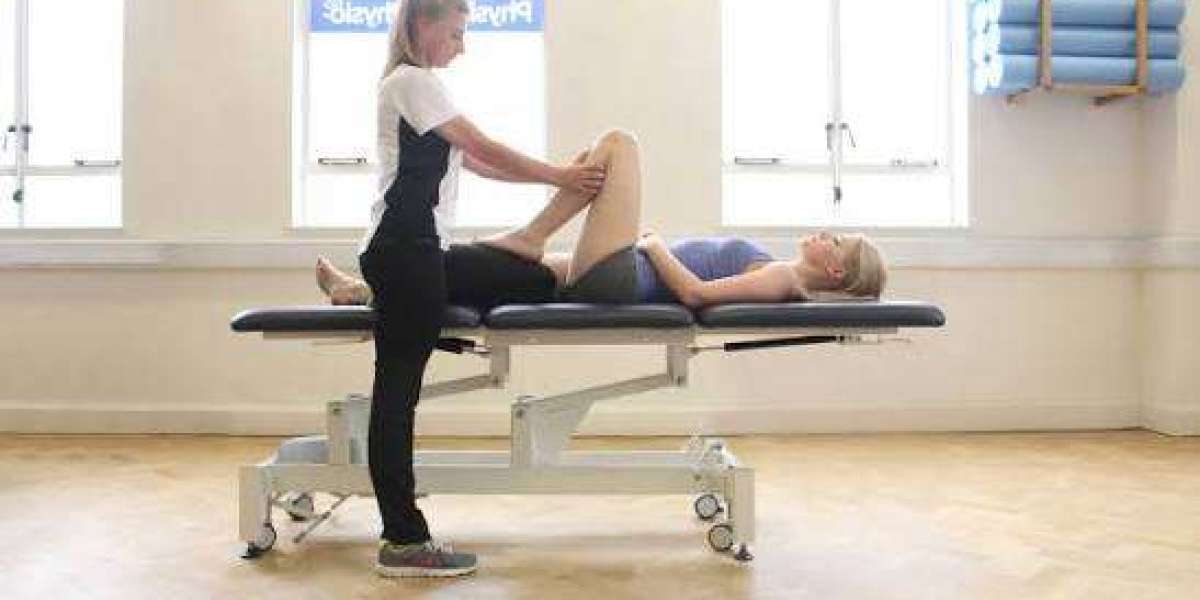 ACL Physiotherapist for Knee Stability Strength and Recovery